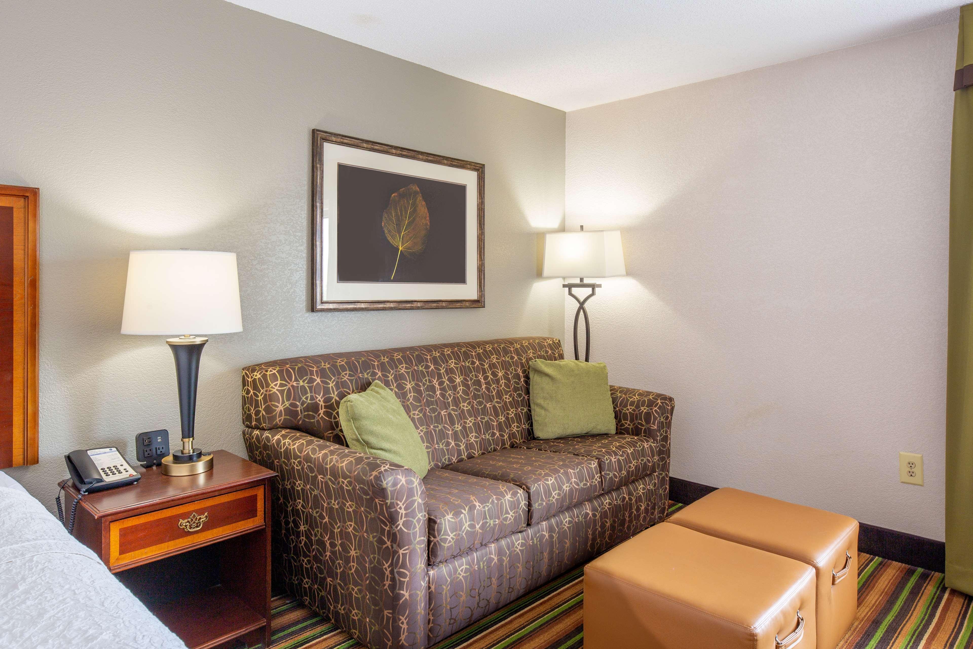 Hampton Inn Winston-Salem Hanes Mall Exterior photo