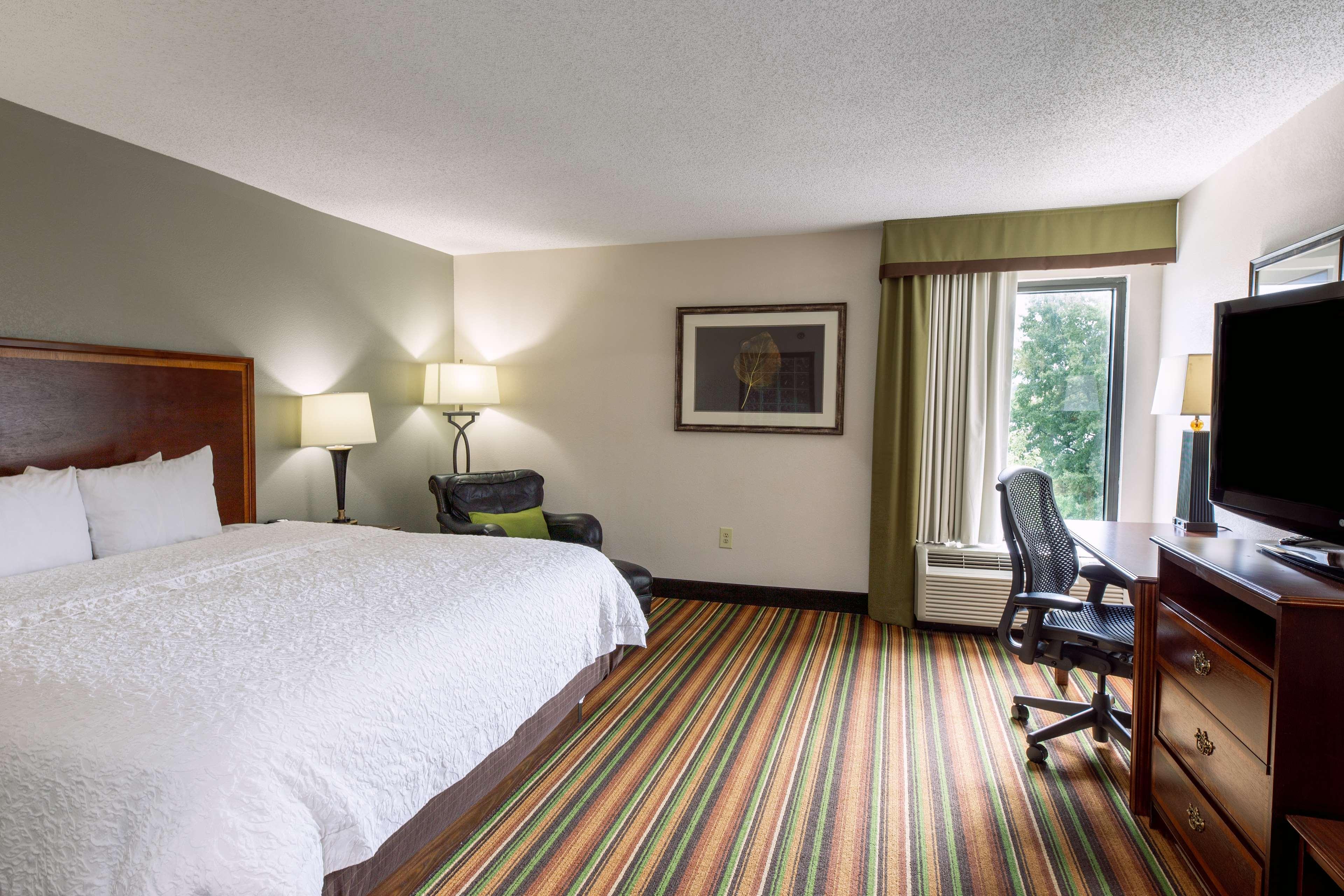 Hampton Inn Winston-Salem Hanes Mall Exterior photo