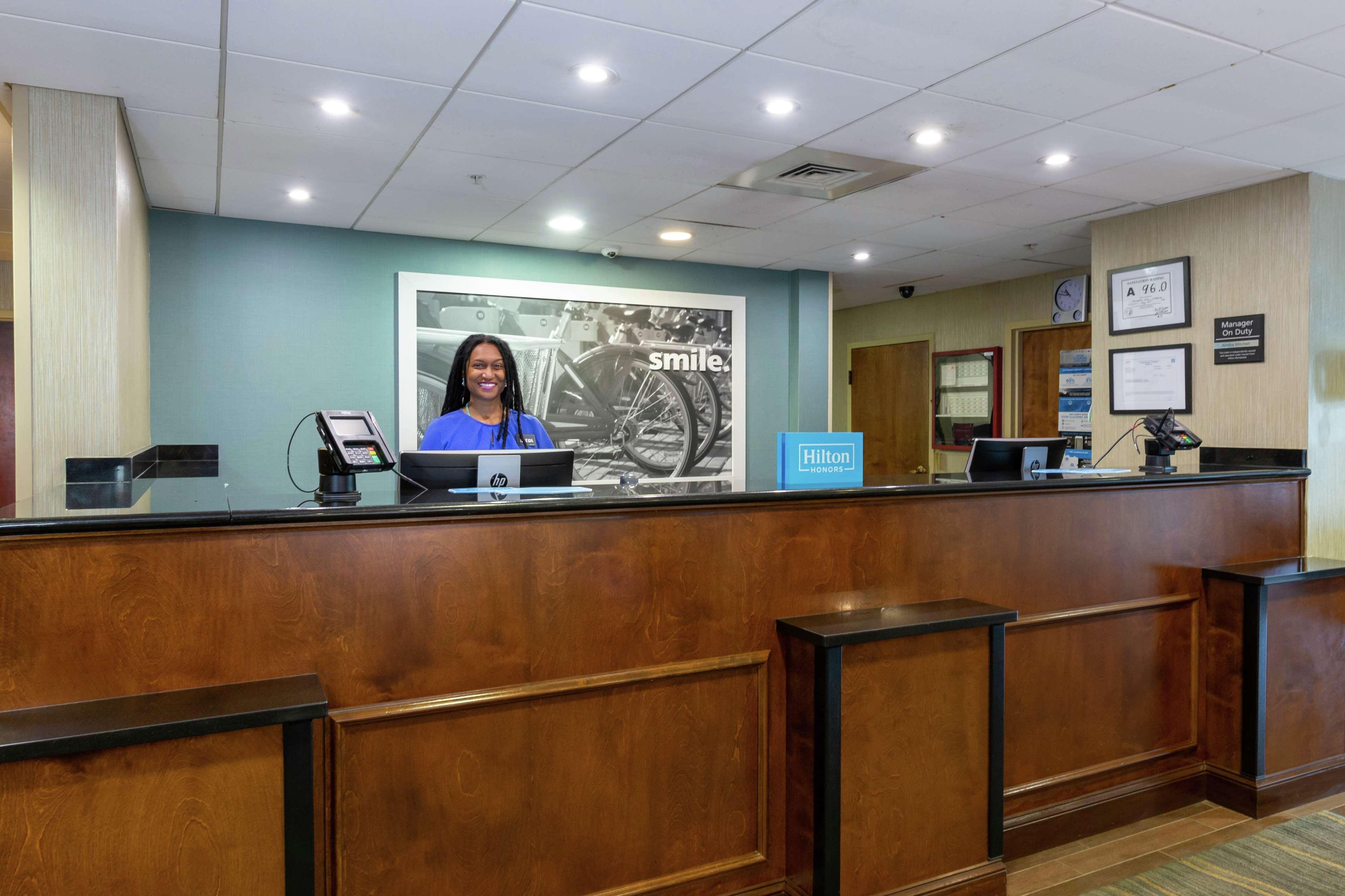 Hampton Inn Winston-Salem Hanes Mall Exterior photo
